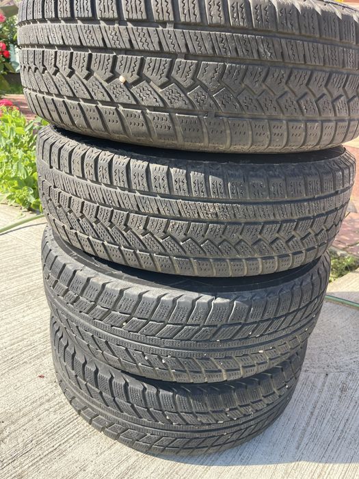 Anvelope vara 205/60/16 si un set iarna cu jante audi 195/65/15