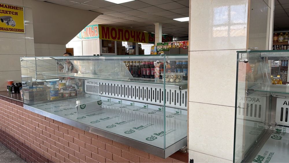 Продам новый Витринный холодильник