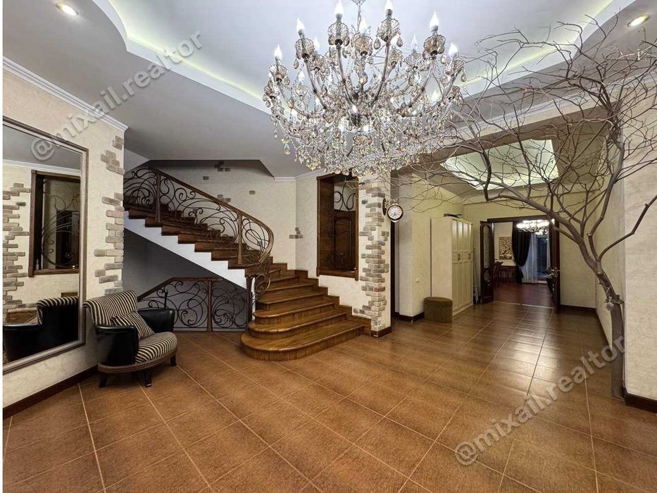 Продается Дом 582 м2 + 141 м2, 7,9 сот, Рисовый (87648)