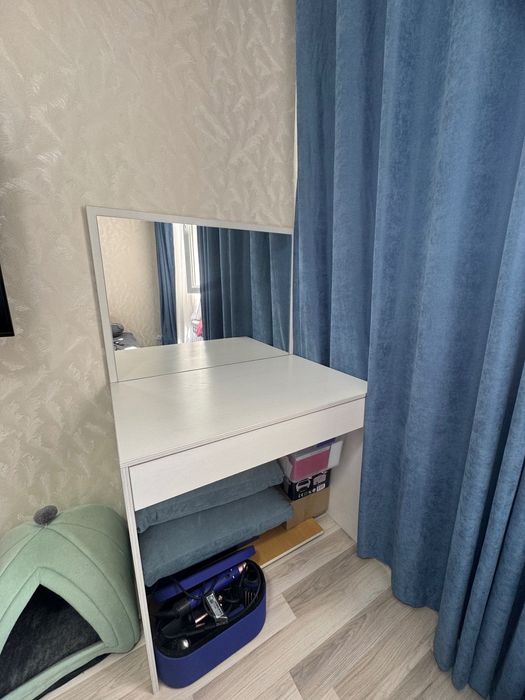 Туалетный столик (дамский столик)