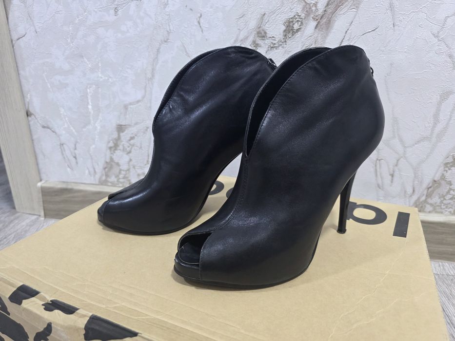 Продам кожаные ботильоны