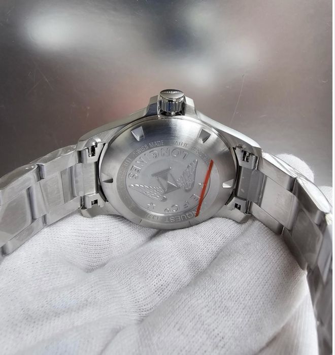 Швейцарские часы LONGINES  Conquest V.H.P. Кварцевый механизм