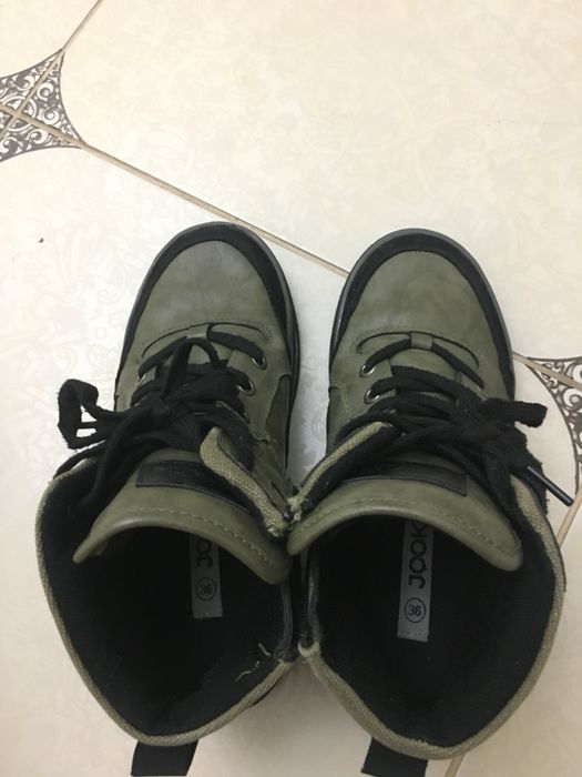 Кроссовки демисезонные