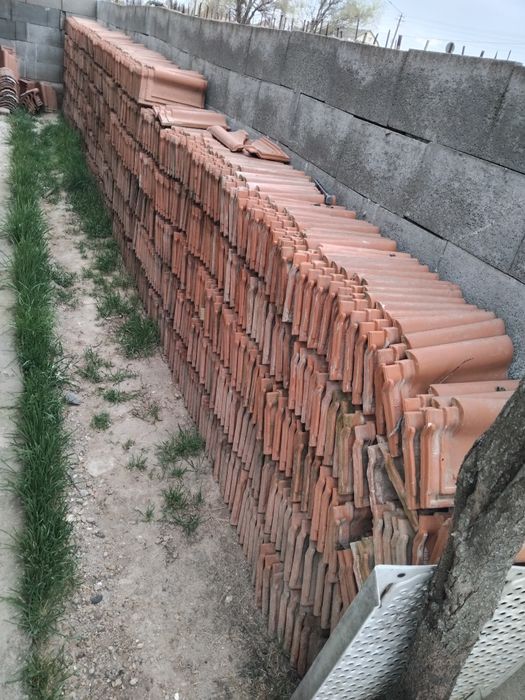 Vând  țiglă de Iași  1 leu bucata