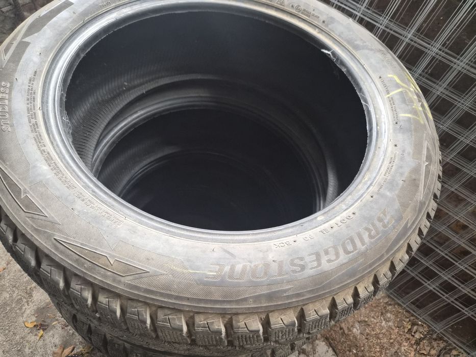 Продавам зимни гуми Bridgestone Blizzak DM -V2  235/55R19 105T