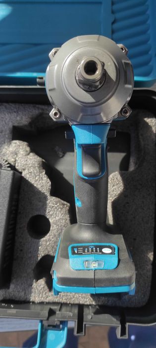 1000Nm Безчетков  ударен Гаиковерт- комплет с накраиници и две батерии