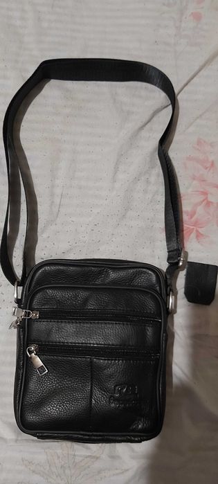 Продавам мъжки чанти от естествена кожа с пет отделения с цип