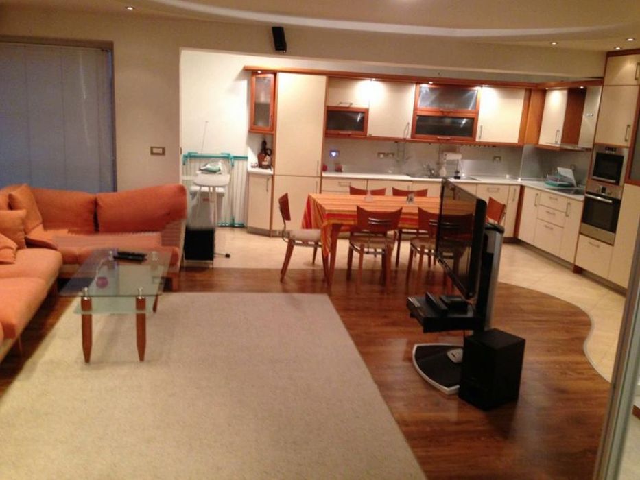 Дава се под наем Тристаен апартамент в София, Лозенец - 92 кв.м за 1000 € - Снимка #1