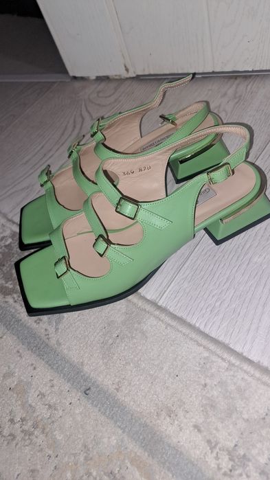 Босоножки на каблучке