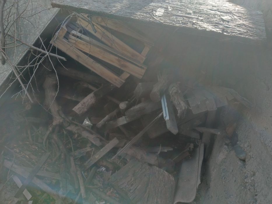 Отынға ағаштар, бревна,