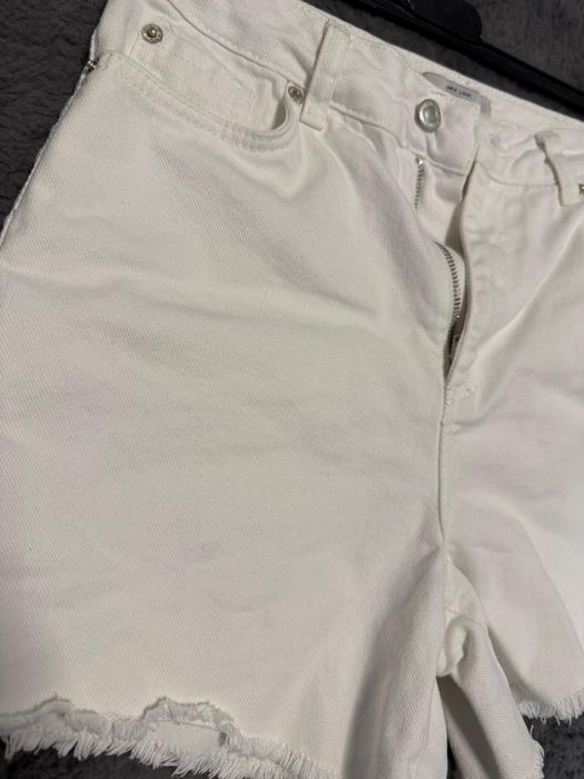 Pantaloni scurti
