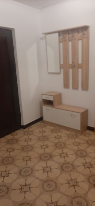 Închiriez URGENT apartament 4 camere decomandate
