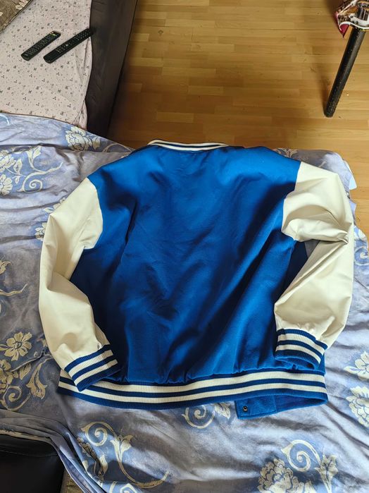 Бейзболно яке ново