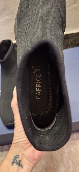 Продавам дамски ластични боти  Caprice номер 36