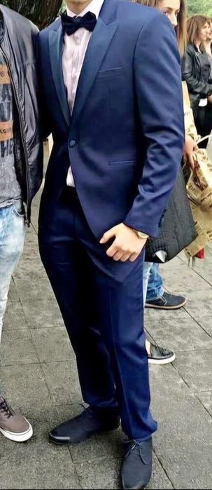 Костюм за абитюренски бал