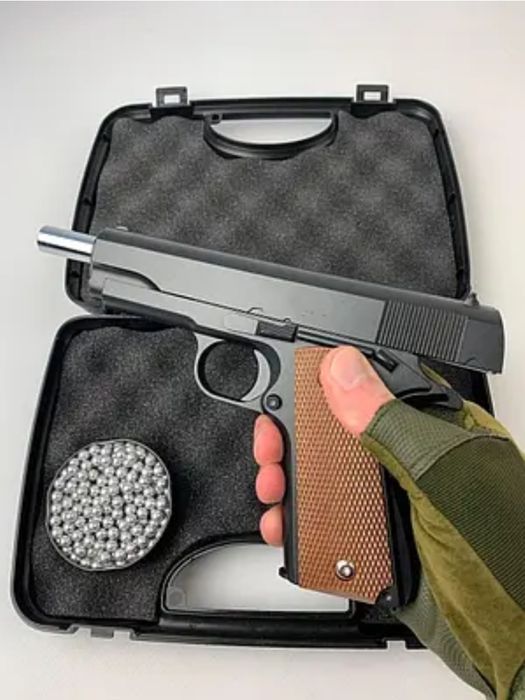 Игрушечный металлический пистолет