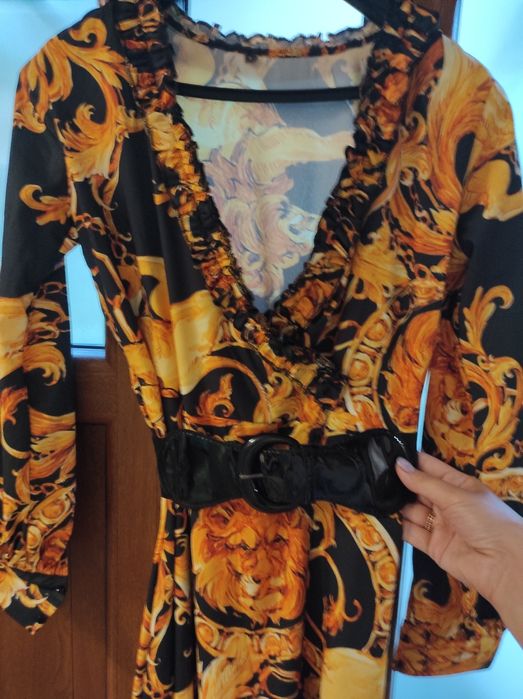 Рокля от фин полиестер,тип прегърни ме.Дълга до глезена.