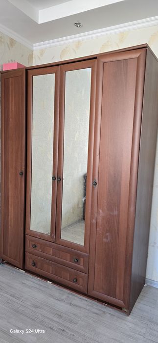 Отдам даром шкаф и комод. 4мкр