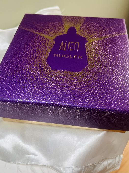 Оригинарен комплект Alien, парфюм, лосион и свещ