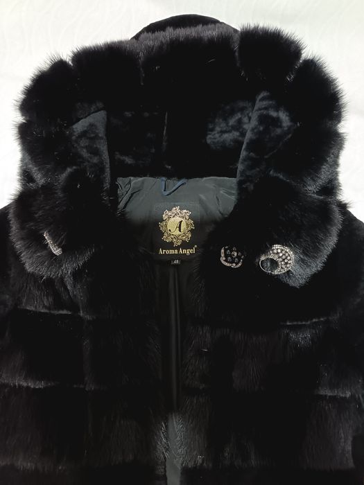 Продам шубу с капюшоном мутон с норкой