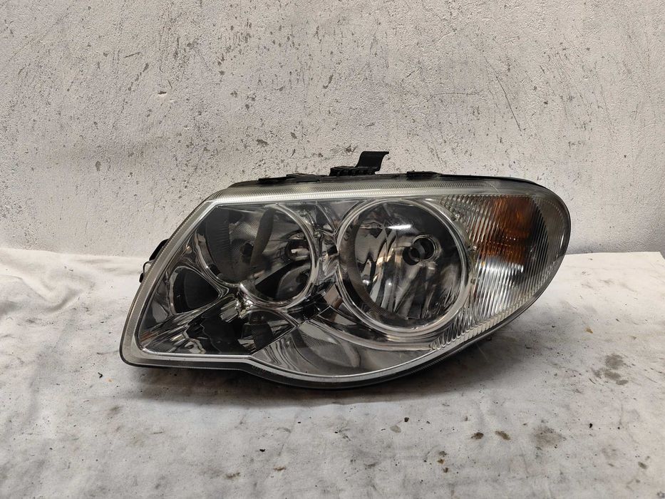 Оригинални   фарове   Chrysler Voyager