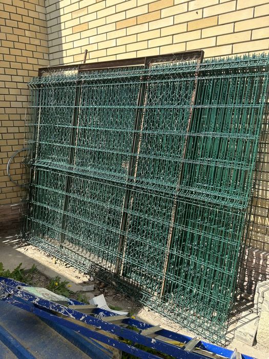 Секции 3D забора (металлические панели)