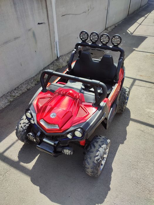 Продам электромобиль машинку.