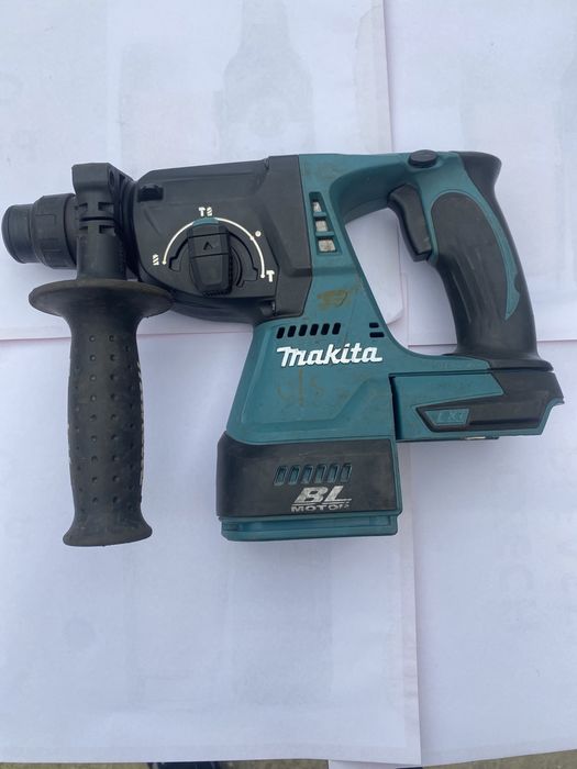 Перфоратор безчетков Makita DHR-242