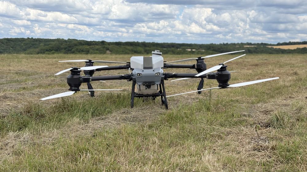 Dronă agricolă DJI Agras T50 Refurbished pentru pulverizare