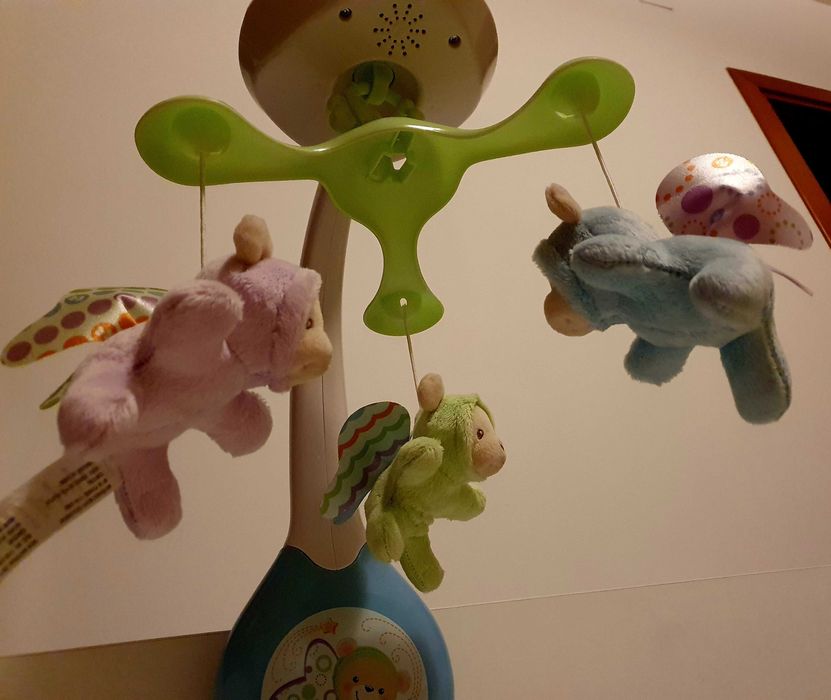 Carusel muzical patut bebelusi