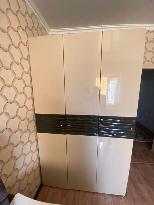 Продам шкаф трех дверный