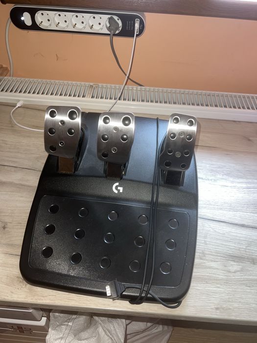 volan de gaming logitech g923 cu pedale