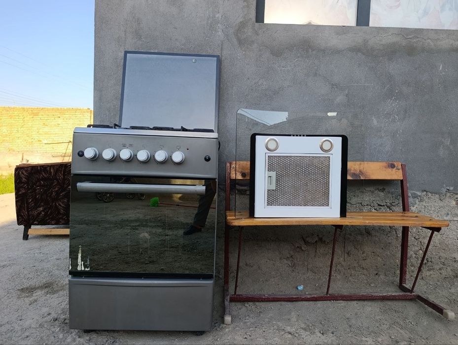 Газовая плита и вытяжка