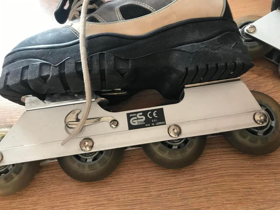 Ролери в бежаво и черно