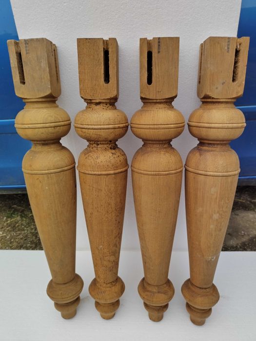 дървени,масивни,струговани крака за маса
