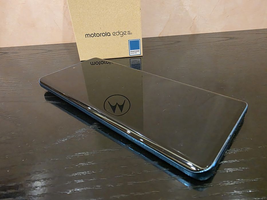 Motorola edge 40neo  в гаранция+case+протектор
