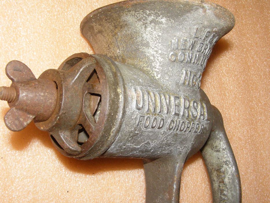 Masini de tocat carne si maruntit nuca