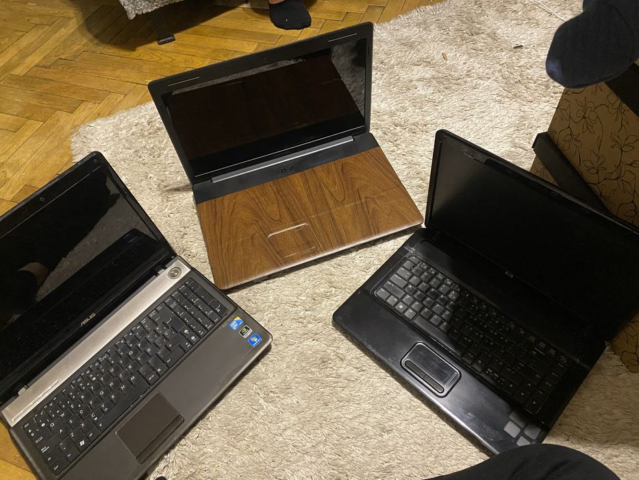 Vand 3 laptop-uri  urgent lipsa de depozitare