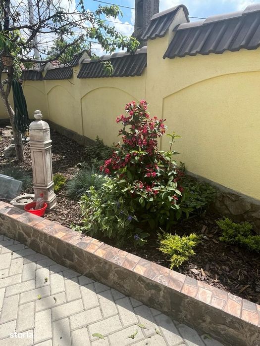 Vilă de vânzare – spațioasă, 380 mp utili, curte amenajată