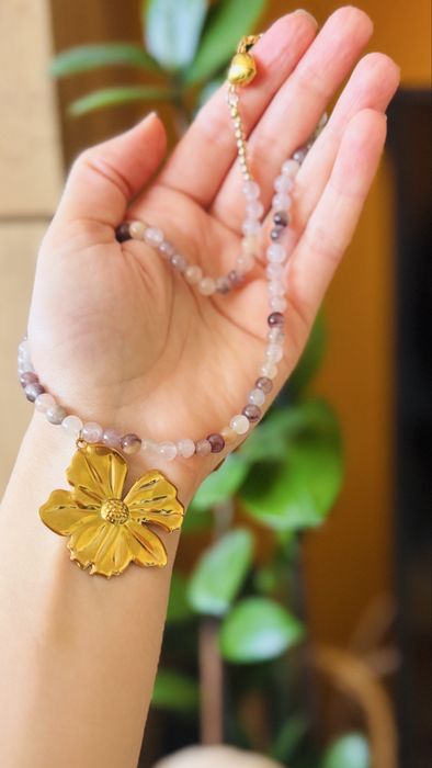 Колиета и гривни от естествени камъни и стомана