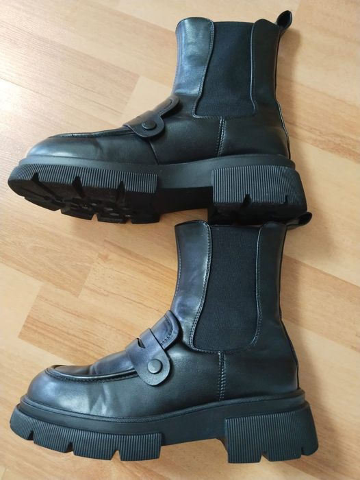 Продам женские осенние ботинки
