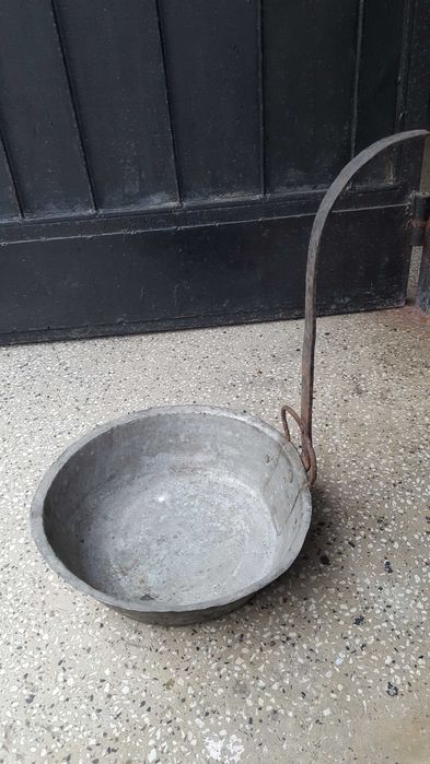 Стар калайдисан меден тиган