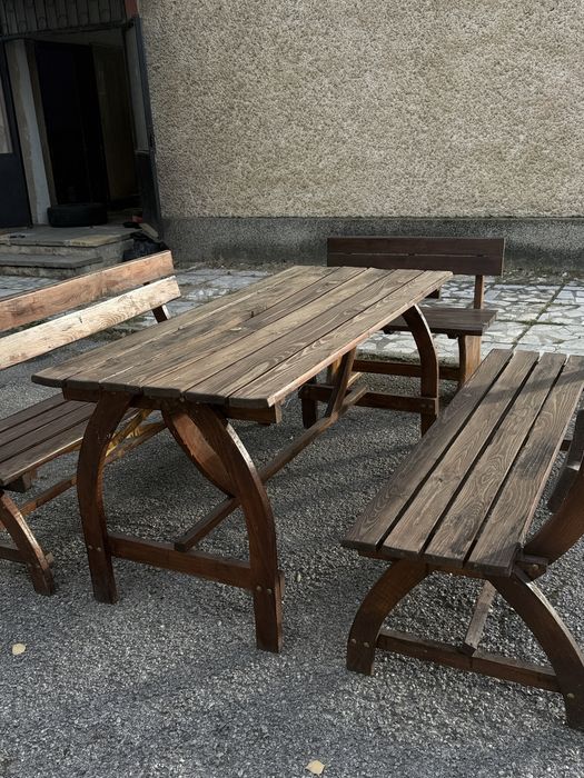 Дървени мебели за градина