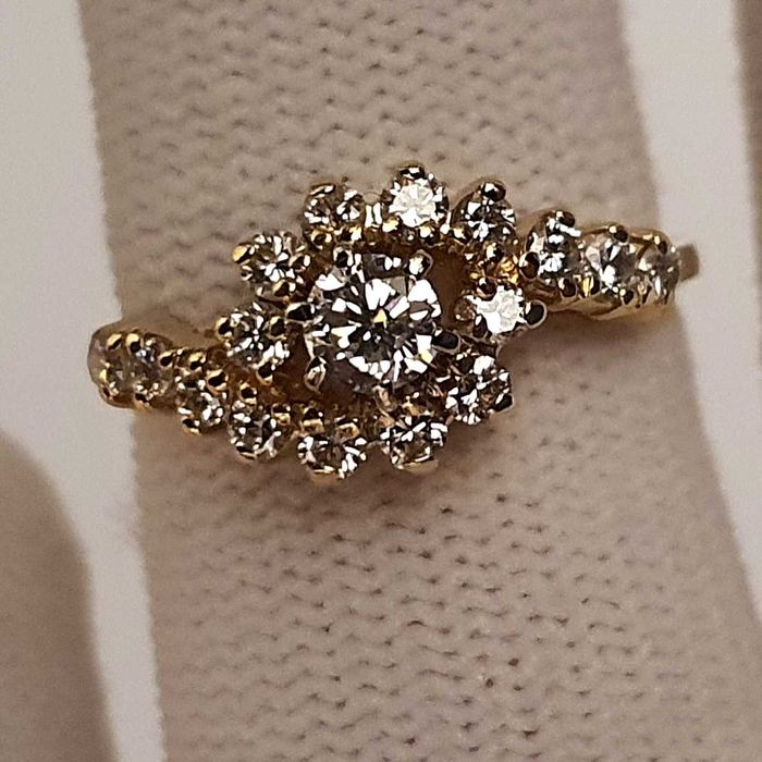 frumos inel aur 14k cu diamante naturale