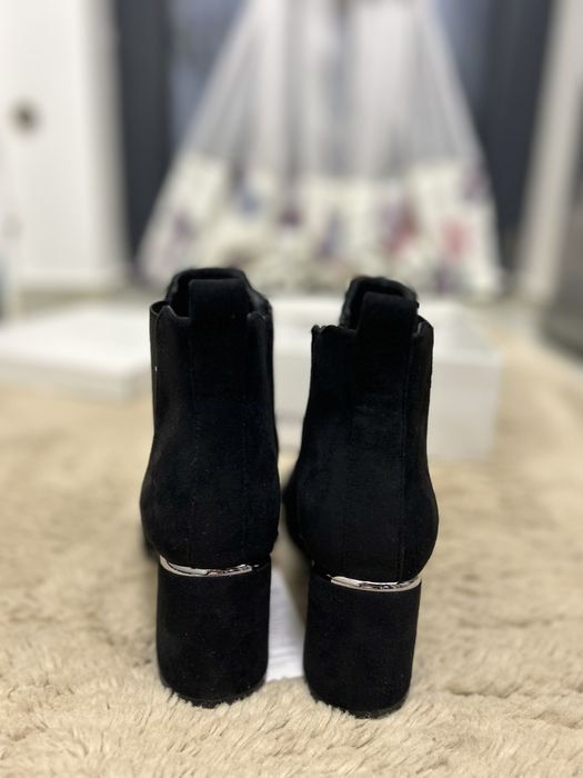 Ghete noi,marimea 37