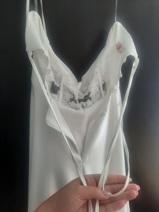 Vând rochie alba