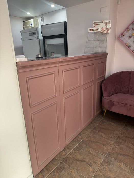 Диван и ресепшен