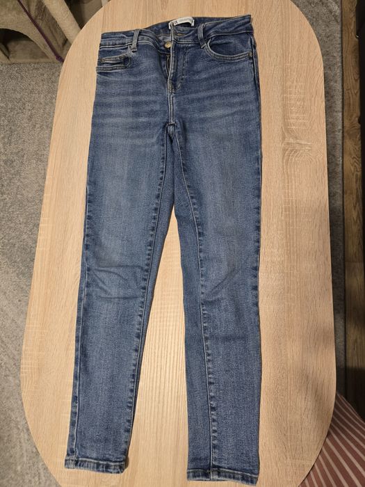 Vand blugi zara marimea s