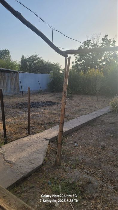 Uy sotiladi 8.5 sotix