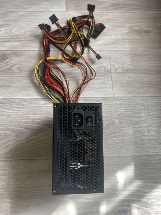 Продам блок питания на 700w